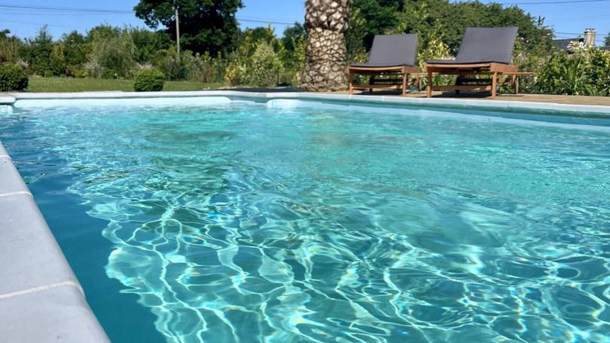 Brix Cottage | Charming cottage with garden and heated pool, pets allowed