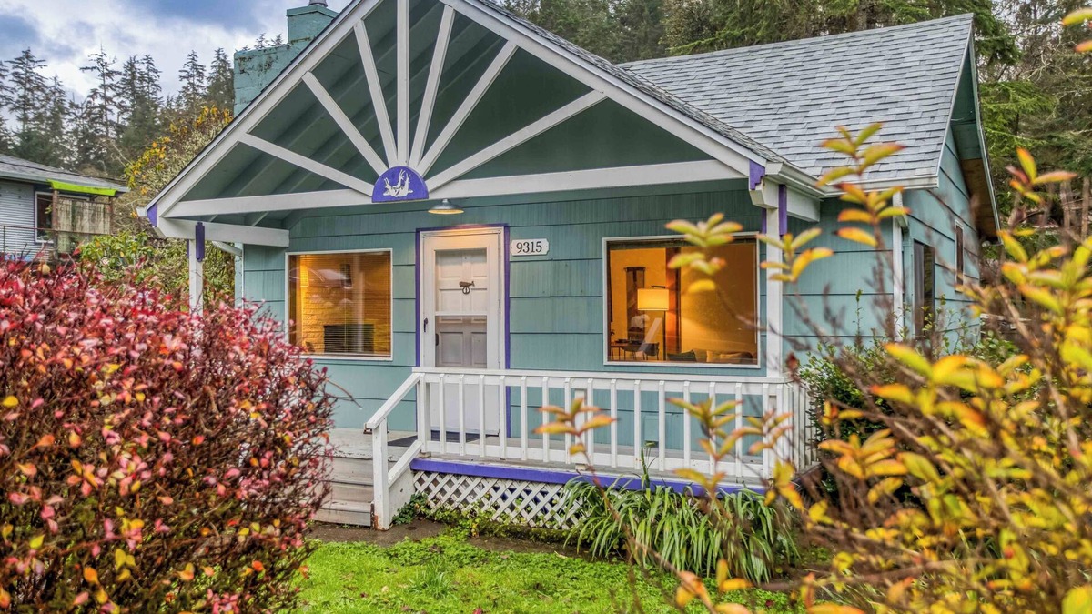 Neahkahnie Beach House | Charming Cottage with Hot Tub and Barbecue