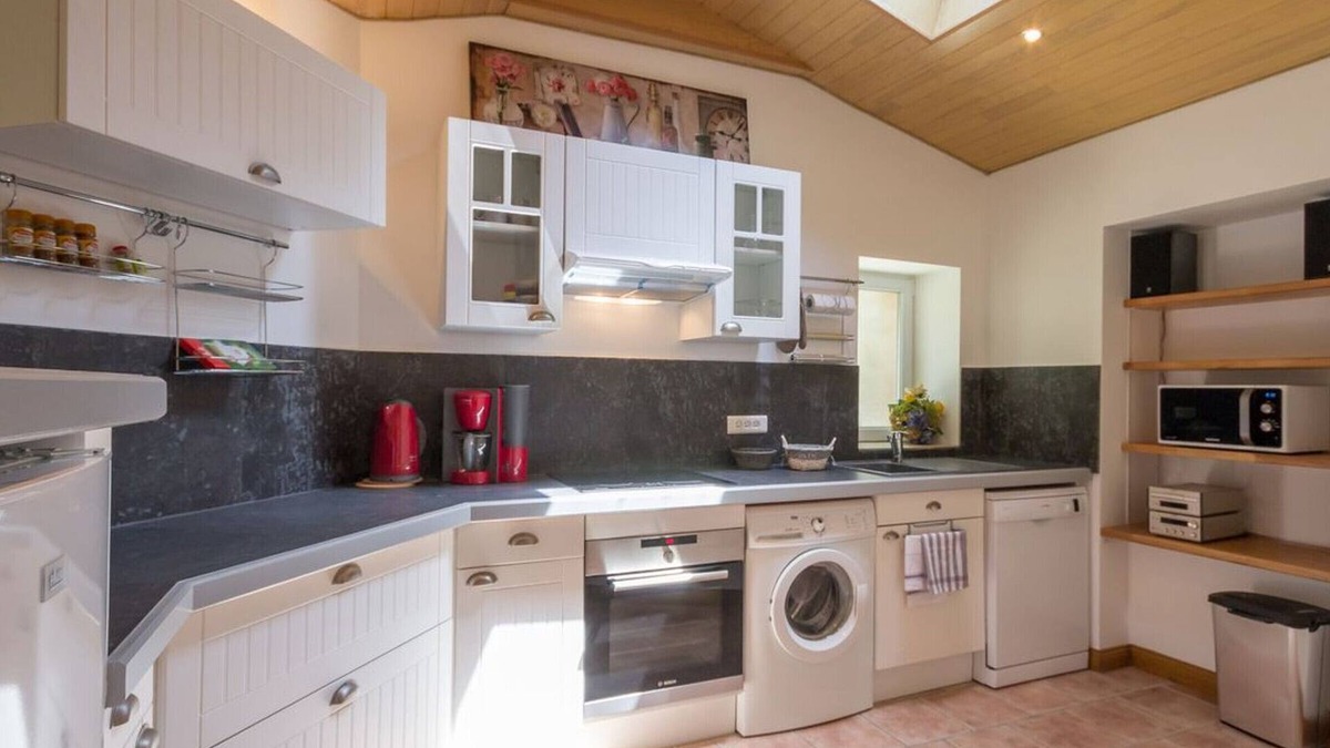 La Haie-Fouassiere Cottage | Charming Countryside Home with Garden near Nantes and Clisson