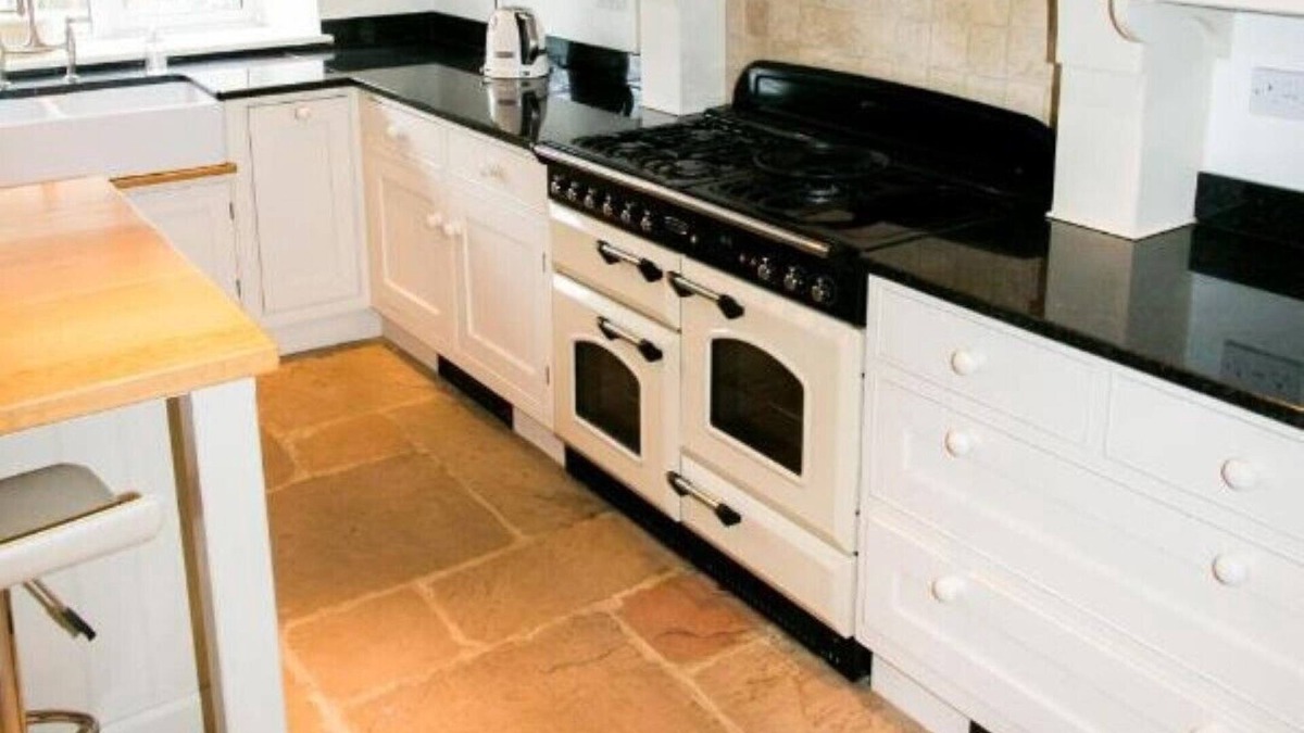 Daventry Cottage | Charming country cottage with garden