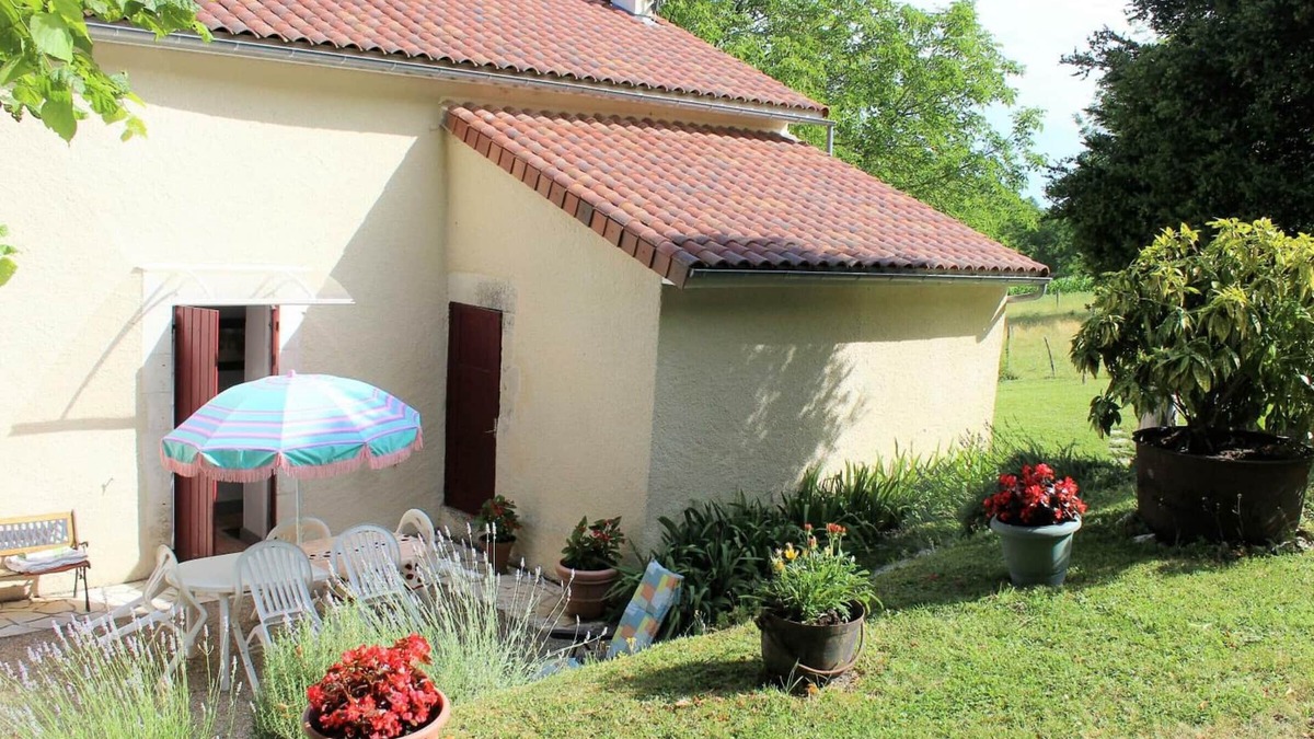 Mensignac Cottage | Charming Country Cottage with Farm Animals, Fireplace, and Garden in Dordogne