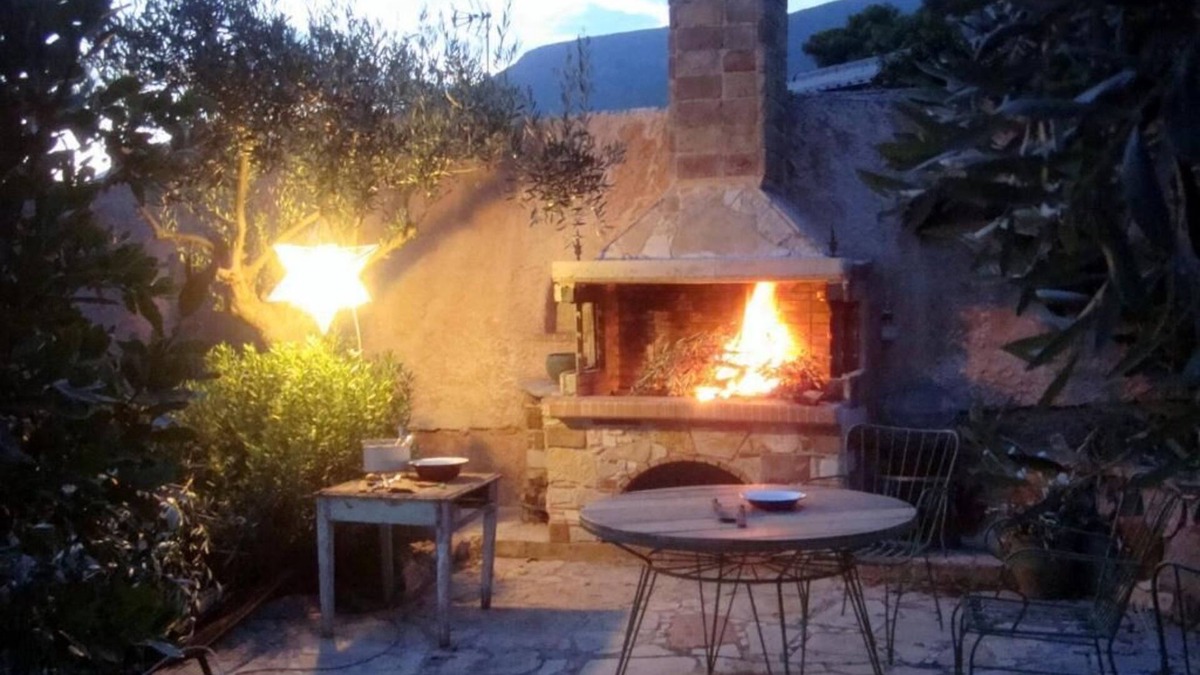 Porto Germeno Cottage | Charming country cottage by the sea one minute