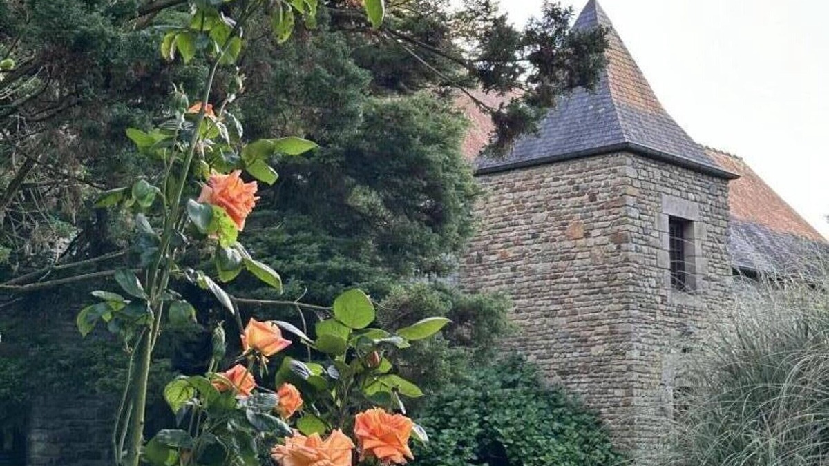 Juilley Cottage | Charming Country Retreat: Spacious Park, Private Terrace, Modern Comforts, Near Mont St-Michel