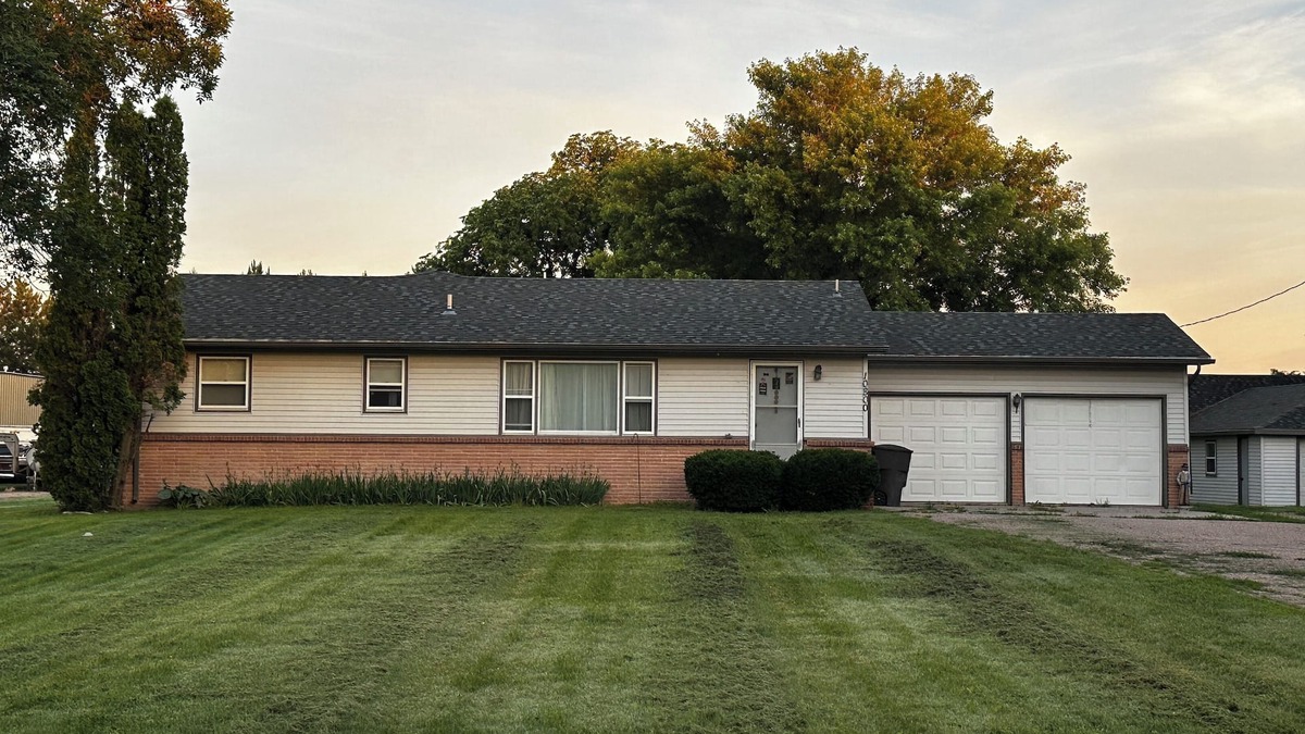 Kearney House | Charming country retreat 4-bedroom house with WiFi and AC with 2 car garage