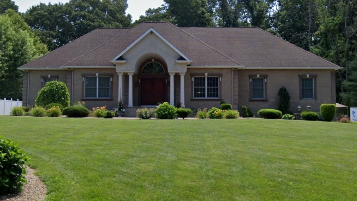 Cranston House | Charming Country Setting 1-bedroom apartment house in Cranston with Hot Tub