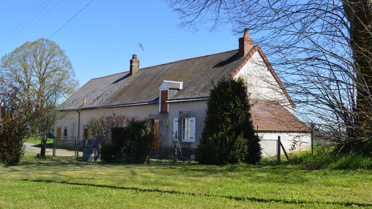 Aigurande Cottage | Charming Countryside Cottage with Private Garden and Garage, near Nature and Historic Sites