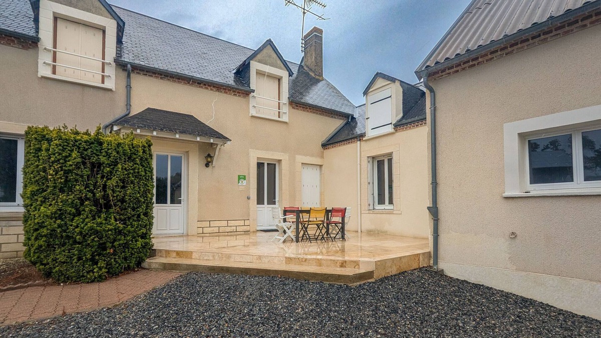 Reboursin Cottage | Charming Countryside Home with Private Garden, Fishing Ponds, and Easy Access to Loire Castles