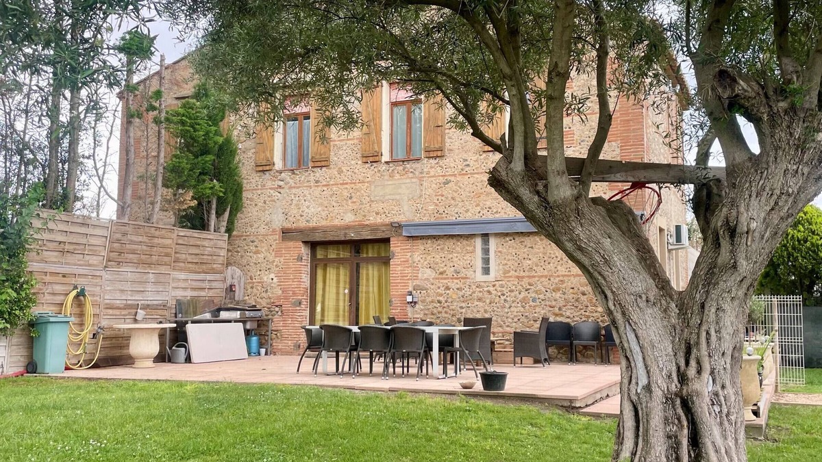 Pia House | Charming Countryside Haven with Pool: 2 Apartments, 8 Guests, Near Perpignan