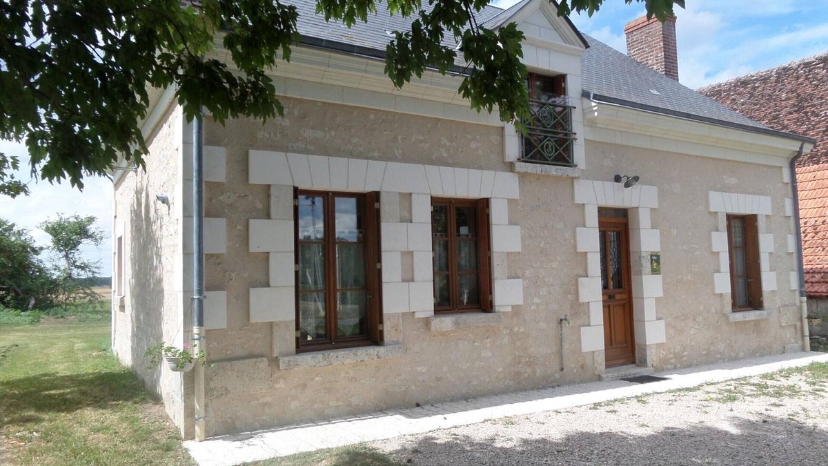 Sambin Cottage | Charming Countryside Home Near Châteaux with Garden, AC, and Modern Amenities
