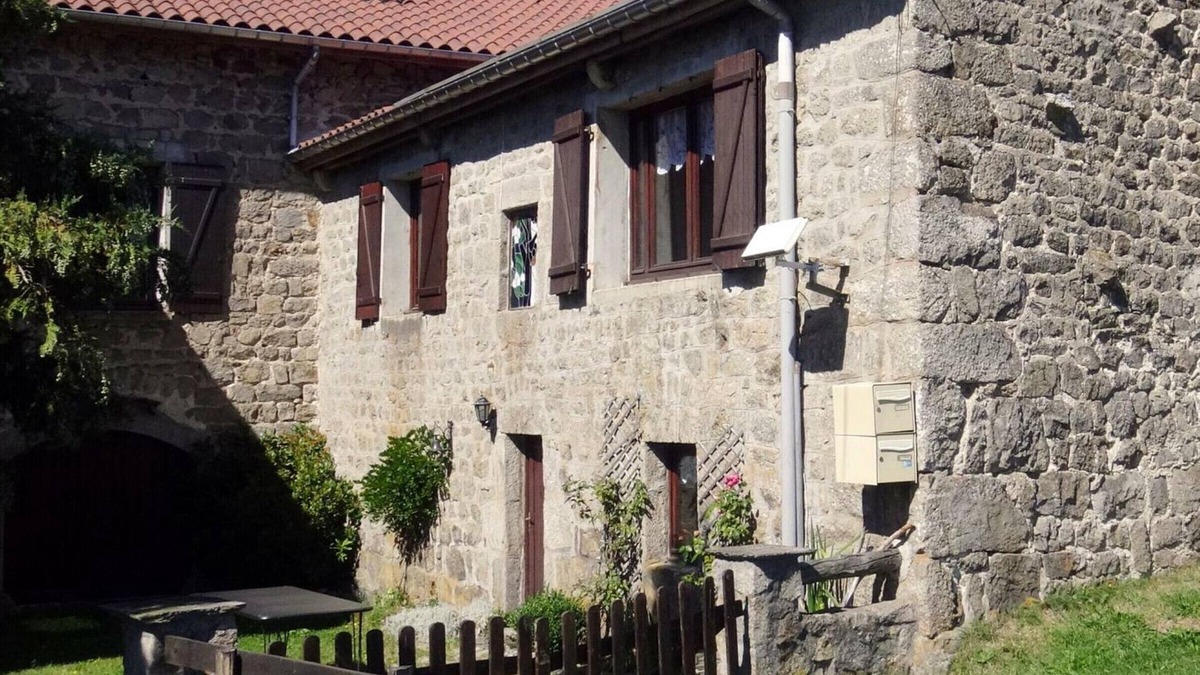 Marlhes Cottage | Charming Countryside Retreat with Fireplace, Garden, and WiFi in Marlhes