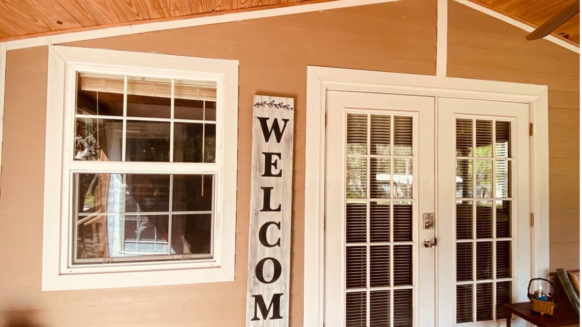 Floral City Cottage | Charming Cove Cottage - A Lovely Country Getaway