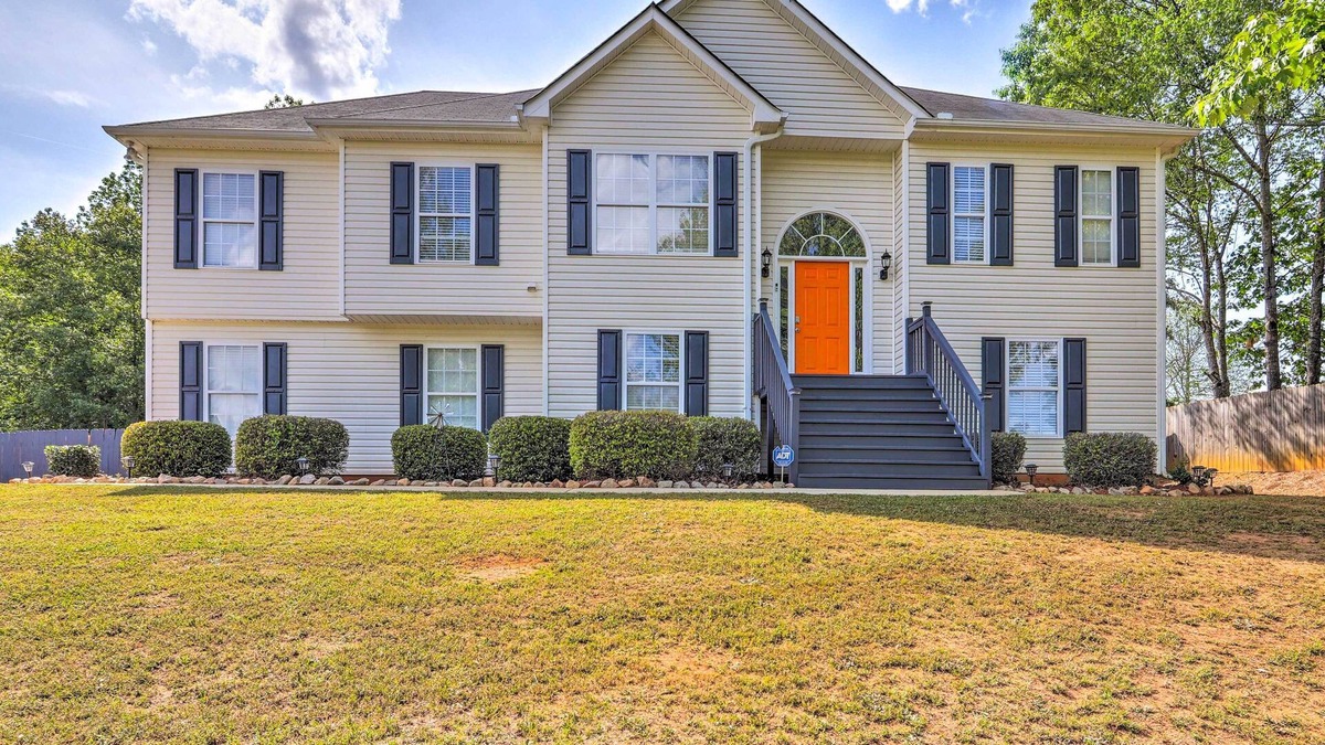 Oak Hill House | Charming Covington Home w/Fire Pit + Game Room!