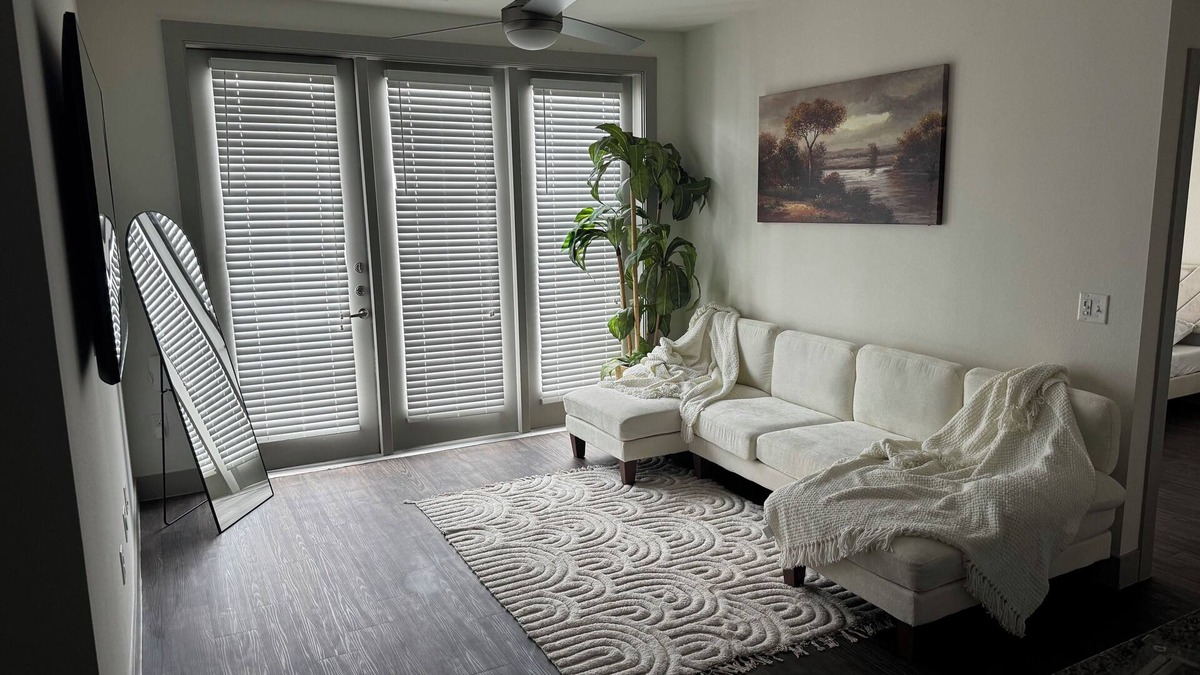 Addison Apartment | Charming, Cozy 2-bedroom with luxury gym, WiFi, & Pool in Addison