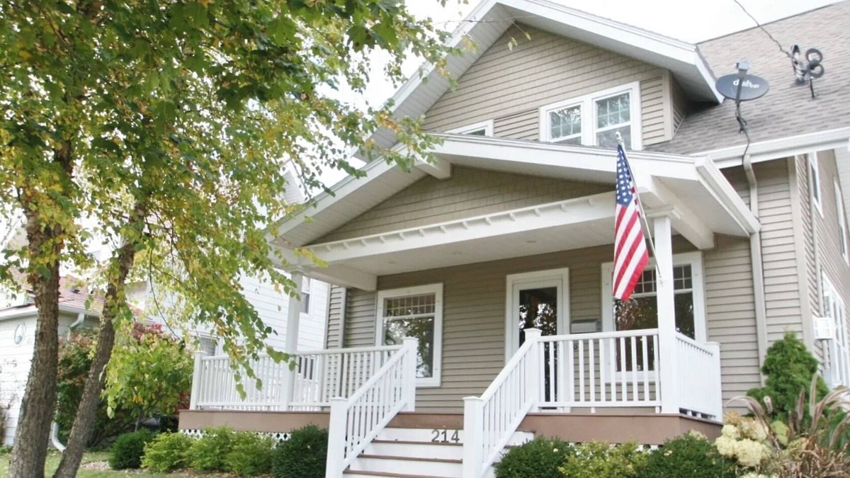 Mount Horeb House | Charming cozy 3-bedroom house in marvelous Mount Horeb with AC, WiFi