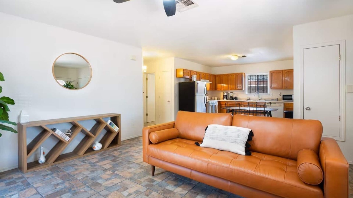 Biggs Field House | Charming & Cozy ~ 5★ Location ~ Backyard ~ Parking