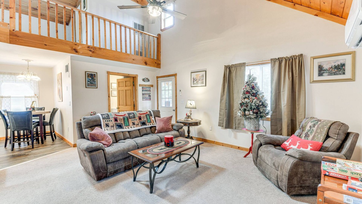 Peru Cabin | Charming + Cozy Cabin Near Lake Champlain!