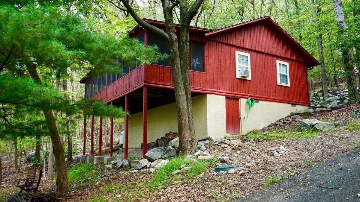 Kabletown Cabin | Charming, Cozy, Mountain Cabin in the Woods