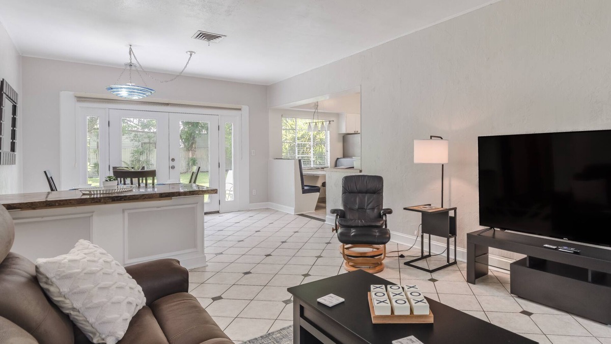 Fairview Shores House | CHARMING - Cozy Retreat Near Lake Killarney in Winter Park