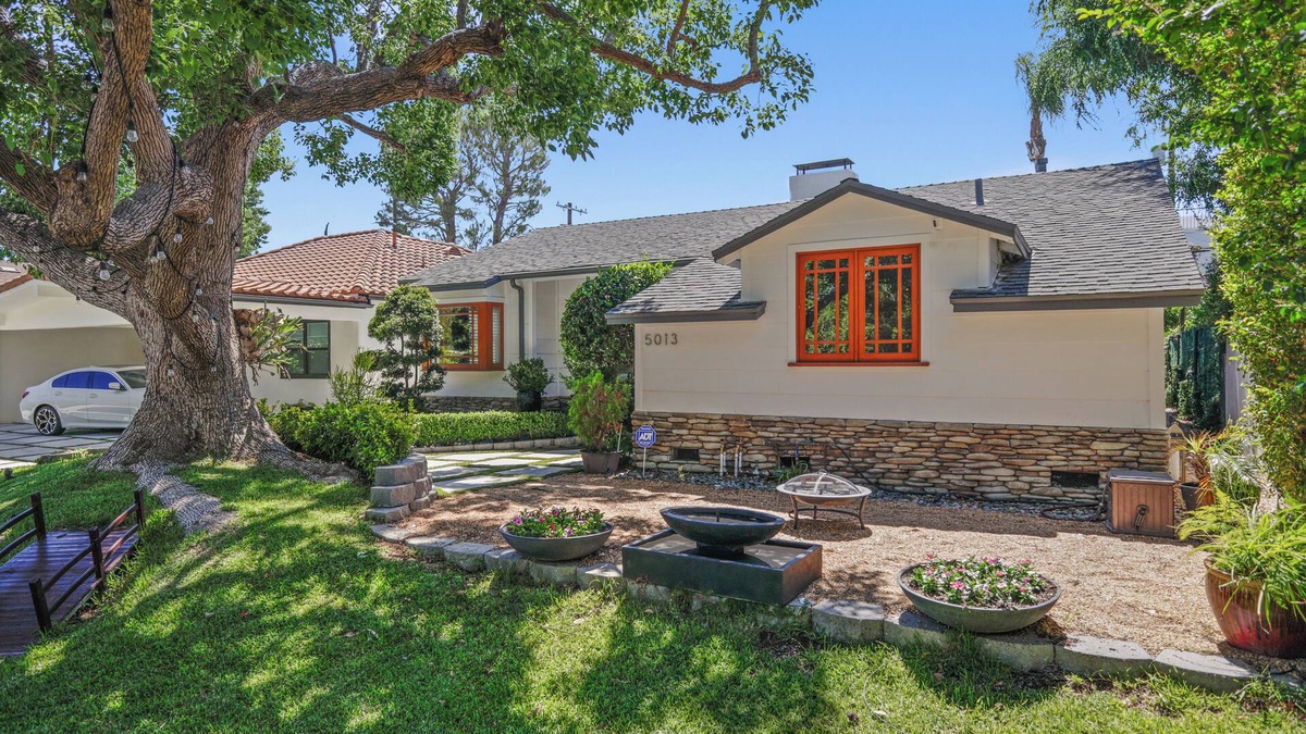 Toluca Woods House | Charming Designer Home near Universal Studios- Ideal for extended stays