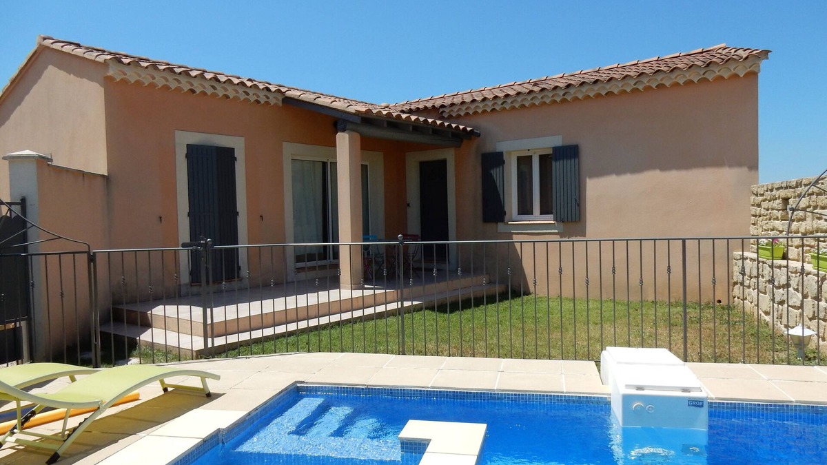 Mazan House | Charming detached house, stunning views of Mount Ventoux with pool