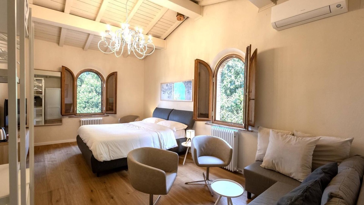 Ponte di Gabbiano Cottage | Charming double bedroom in cottage in enchanting Monteaperti with WiFi, AC