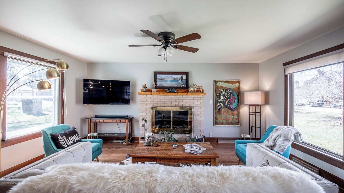 Ennis Cottage | Charming Downtown Ennis Executive Home!