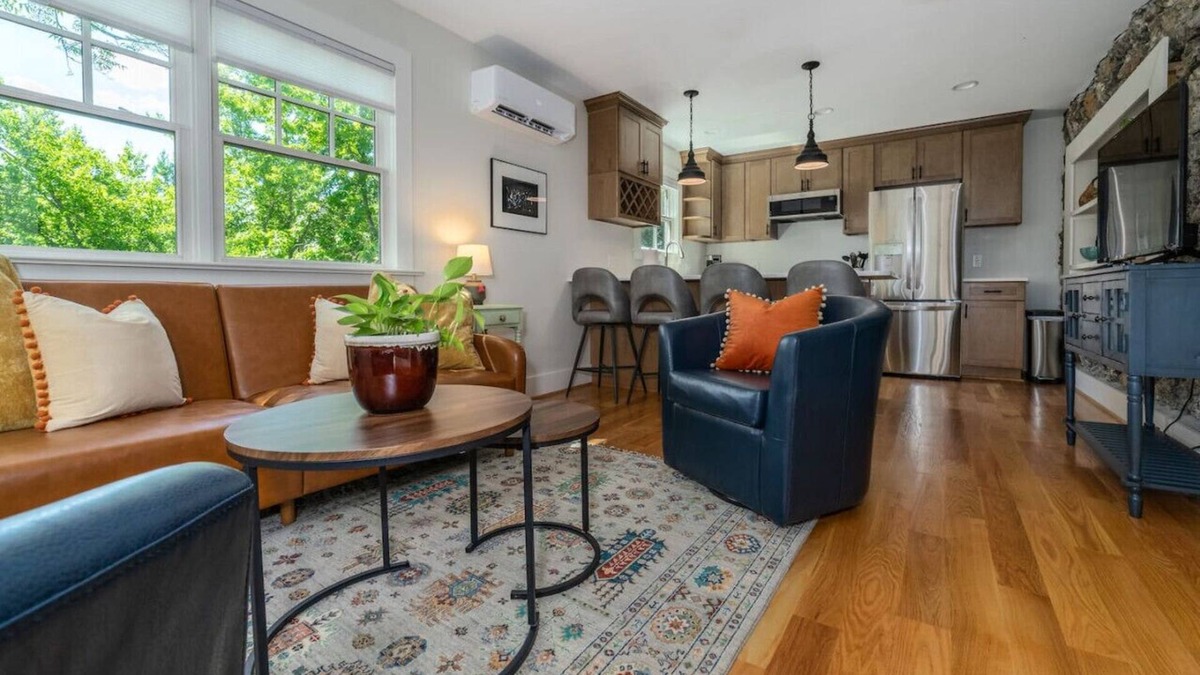 Lexington House | Charming downtown Lex cottage, walk to WLU, VMI