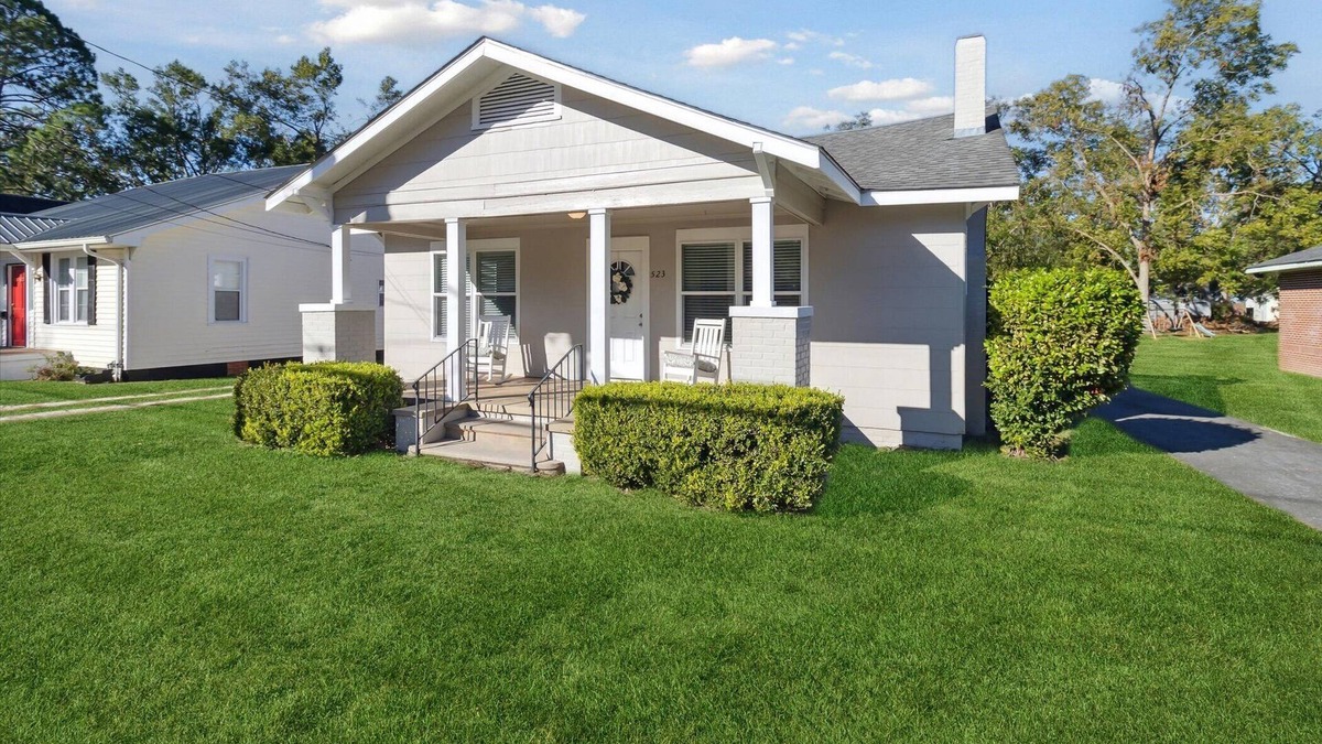 Millen House | Charming Downtown Millen Cottage