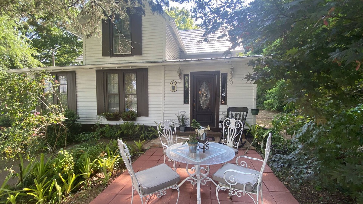 Rutherfordton House | CHARMING DOWNTOWN HISTORIC HOME IN THE HEART Of IT ALL!!