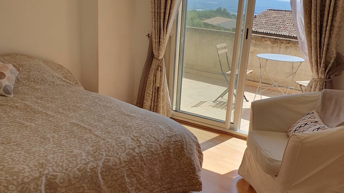 Pierrevert Apartment | Charming duplex apartment in the heart of Provence 160m2