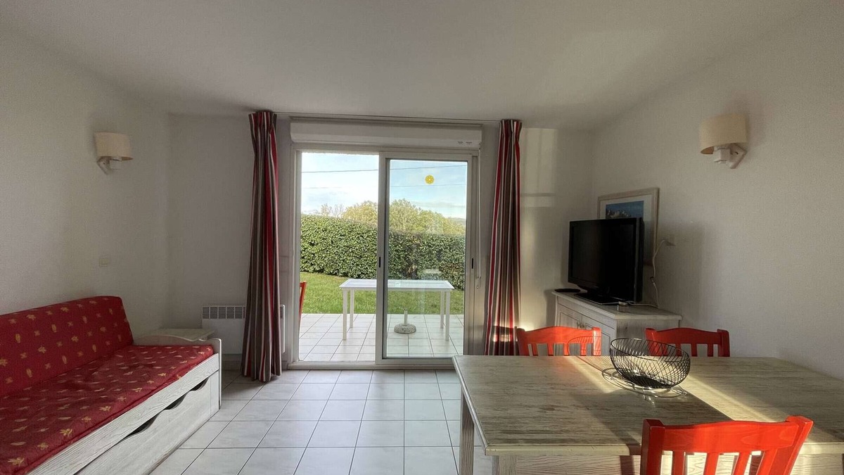 Salavas House | Charming Duplex with Terrace, Pools, Pet-Friendly, Parking, 6 People