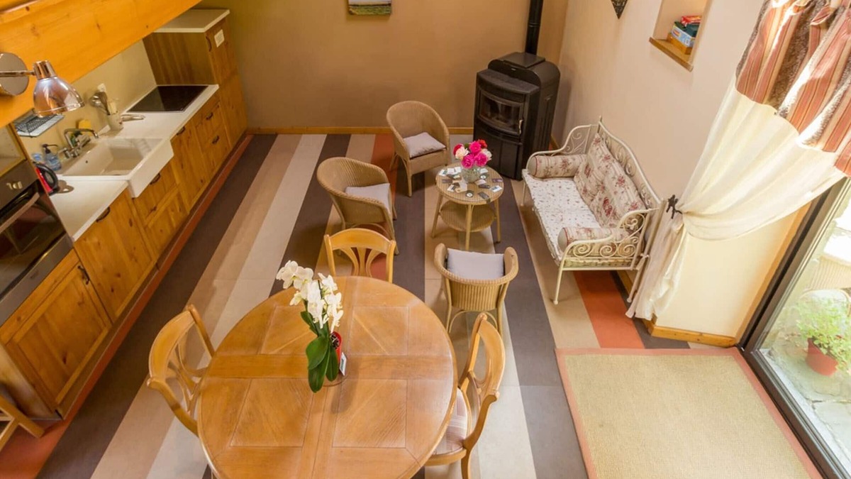 Beauchamps Cottage | Charming Eco-Friendly Cottage with Private Garden, Near Hiking Trails and Mini Farm