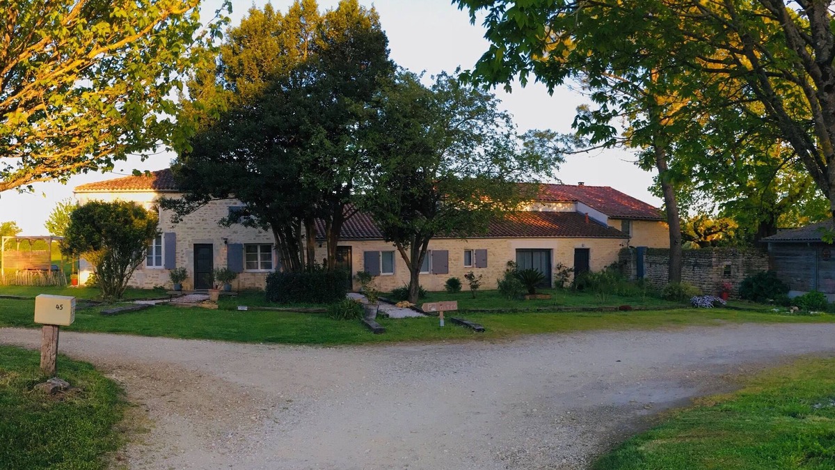 Le Gua House | Charming estate for 16 people with swimming pool and large garden