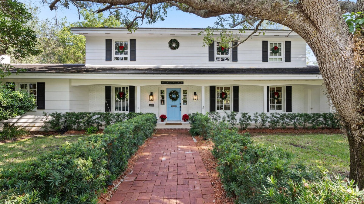 Palmetto Bay House | Charming Estate House on classic Old Cutler rd.