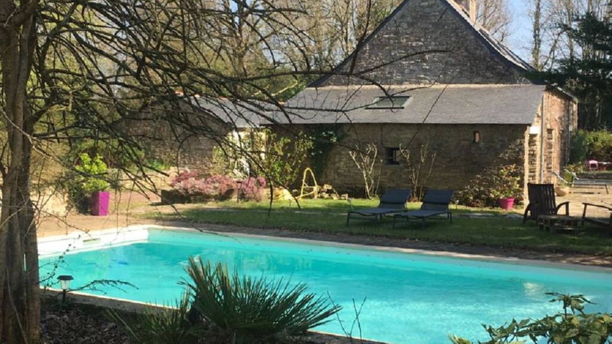Vigneux-de-Bretagne House | Charming farmhouse in a green setting Heated swimming pool
