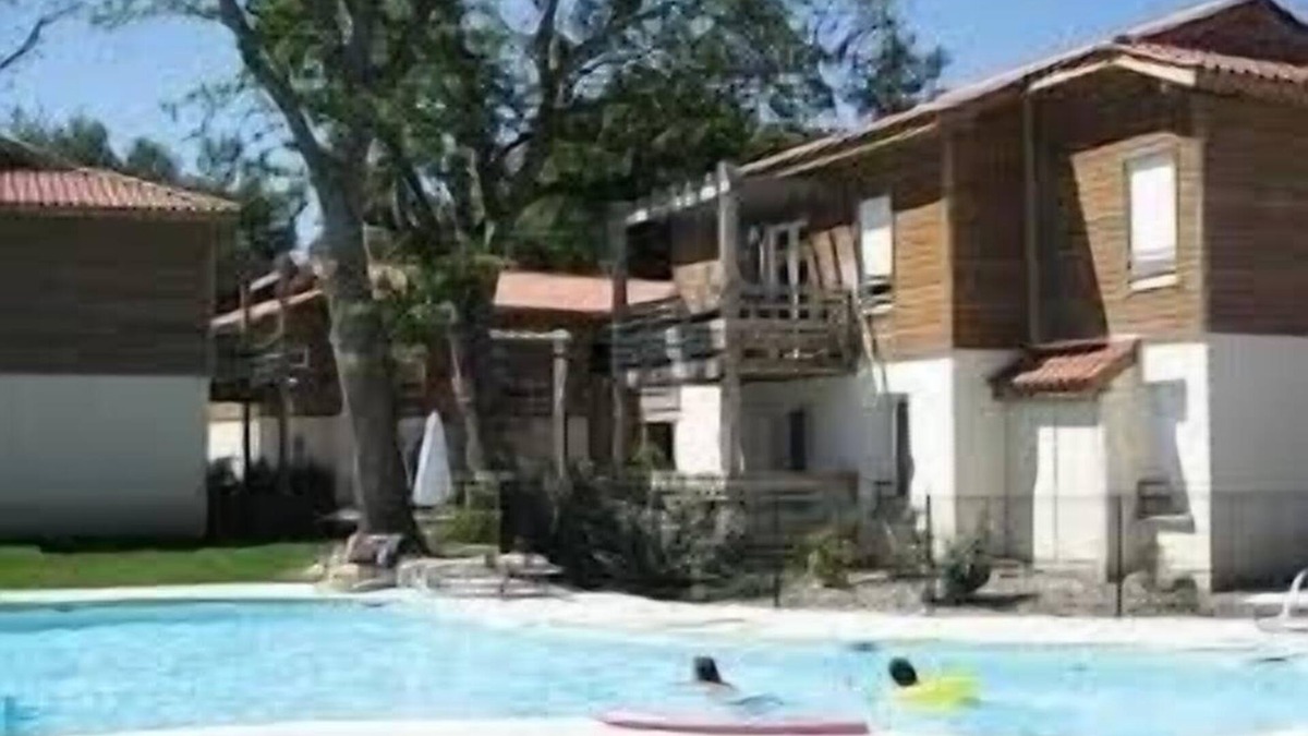 Aureilhan Apartment | Charming family apartment for 4 people with swimming pool on Lake Aureilhan