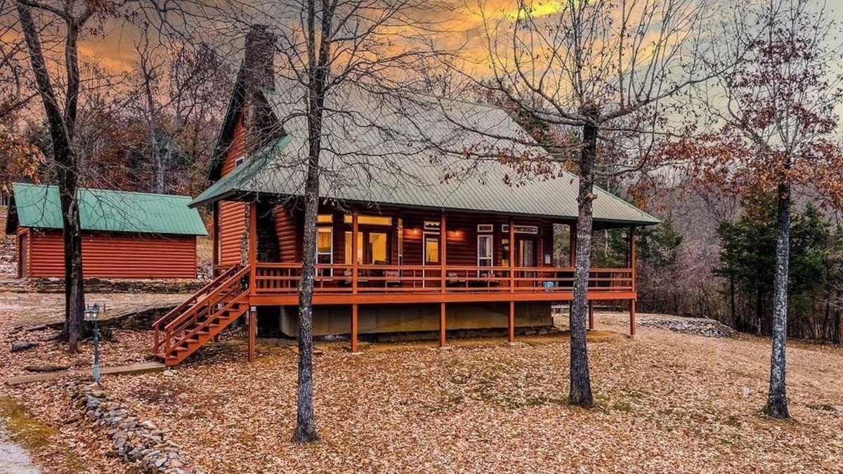 Jasper Cabin | Charming Family Farm House Hot Tub Buffalo River