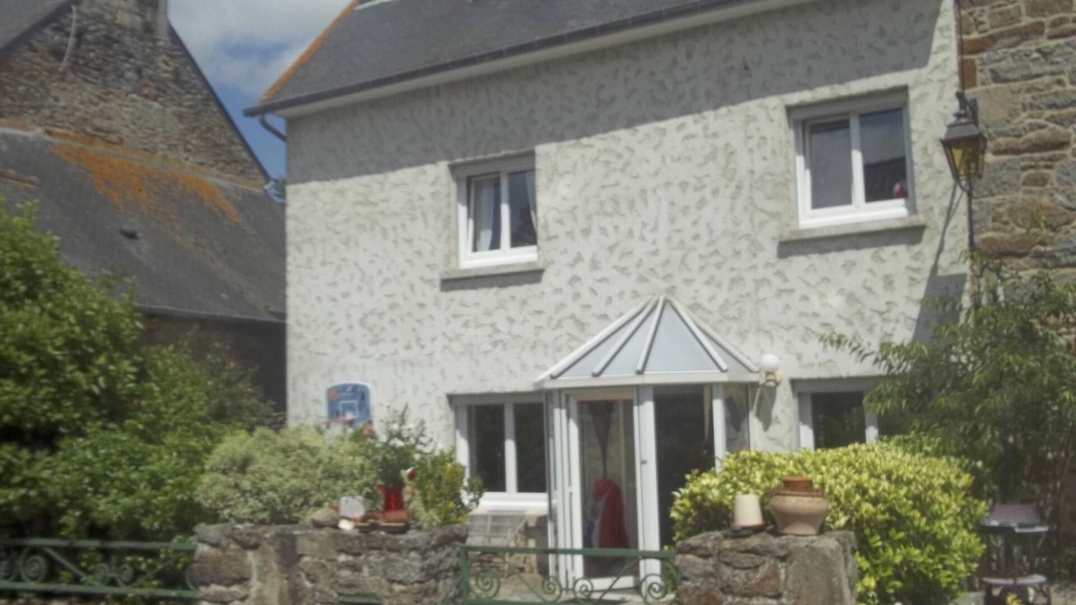 La Meaugon House | Charming family home by the lake and near the sea
