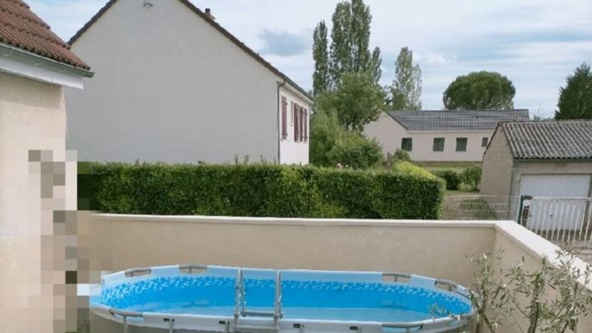 Chateauroux House | Charming Family House with Swimming Pool and Jacuzzi