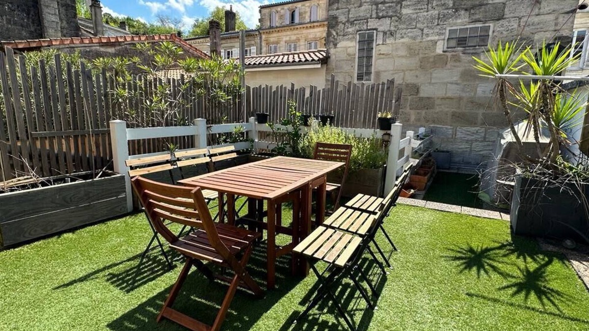 Lormont House | Charming family house with large terrace