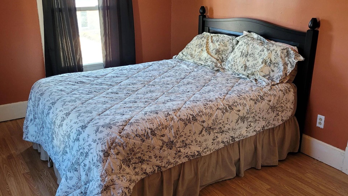 Washington House | Charming Family Retreat: Walk to Downtown, Movie Theater & More!