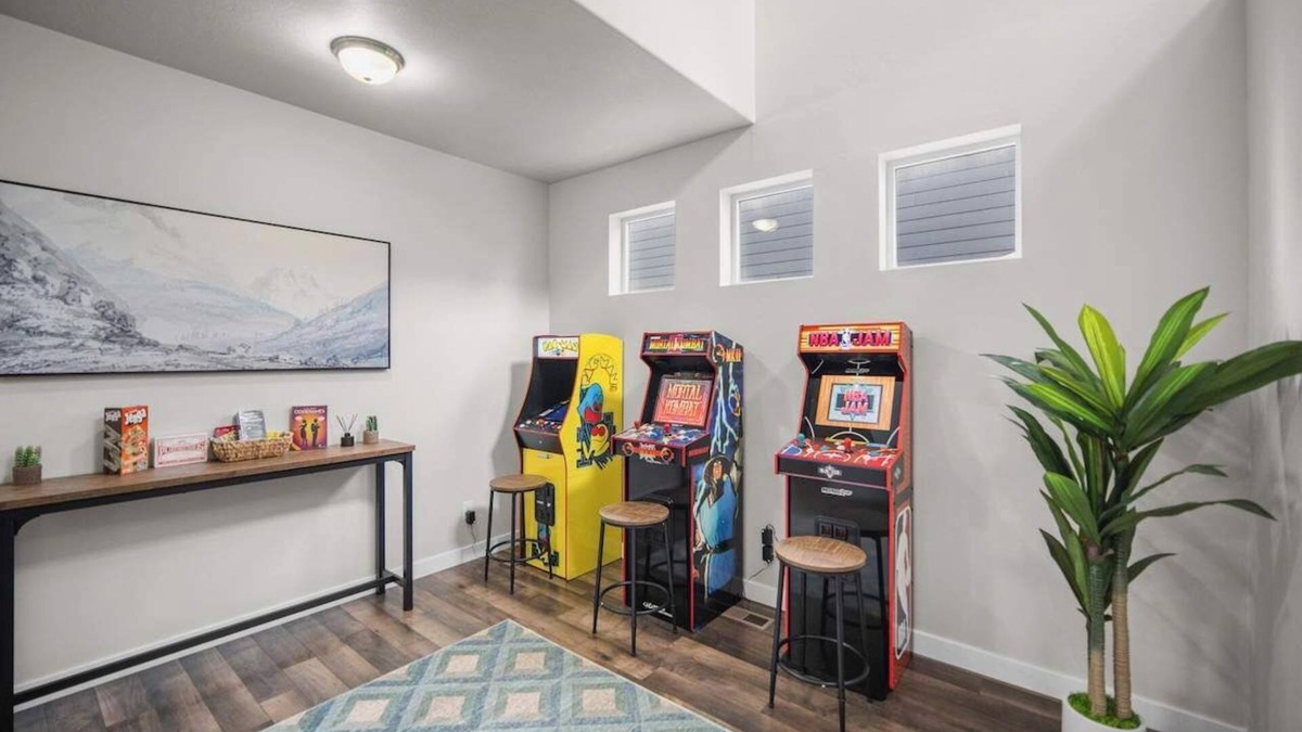 South Jordan House | Charming Family Stay w Arcade Theatre, Ski Haven! Walking trails and river walk