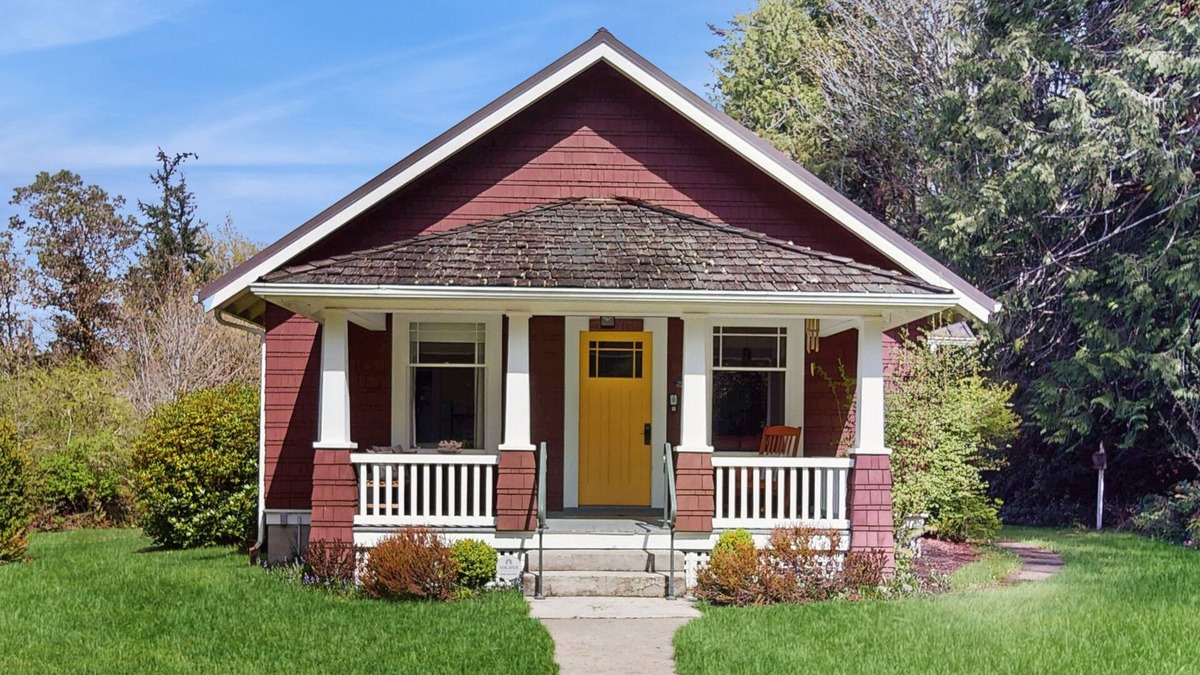 Bainbridge Island House | Charming farmhouse close to local attractions, beaches, hiking, & more