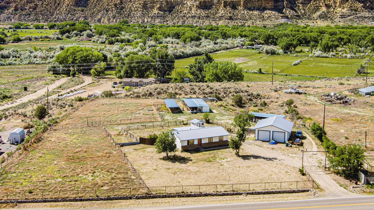 Blanco Other | Charming farmhouse close to the Quality Waters and Navajo Lake Marina.