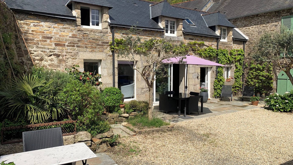 Pont-Aven House | Charming farmhouse in the heart of Pont-Aven, downtown on foot, private parking.