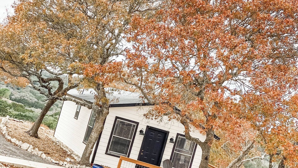 Boerne Other | Charming farmhouse in welcoming Boerne with AC, WiFi