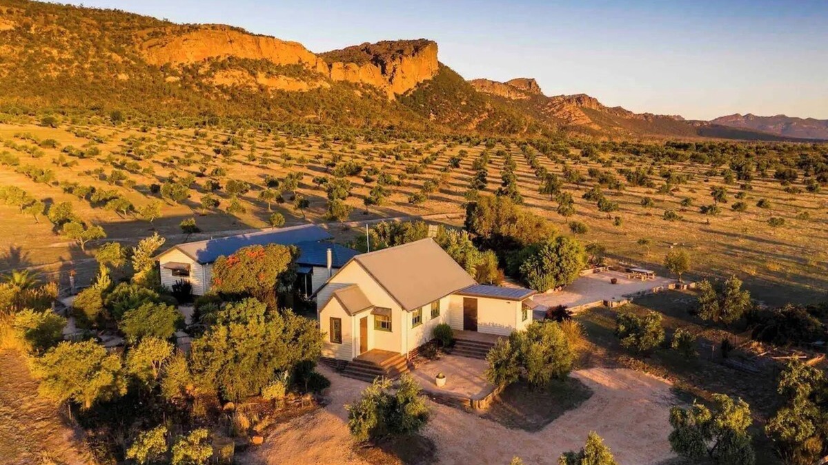 Laharum House | Charming Farmhouse on a Large Historic Olive Grove