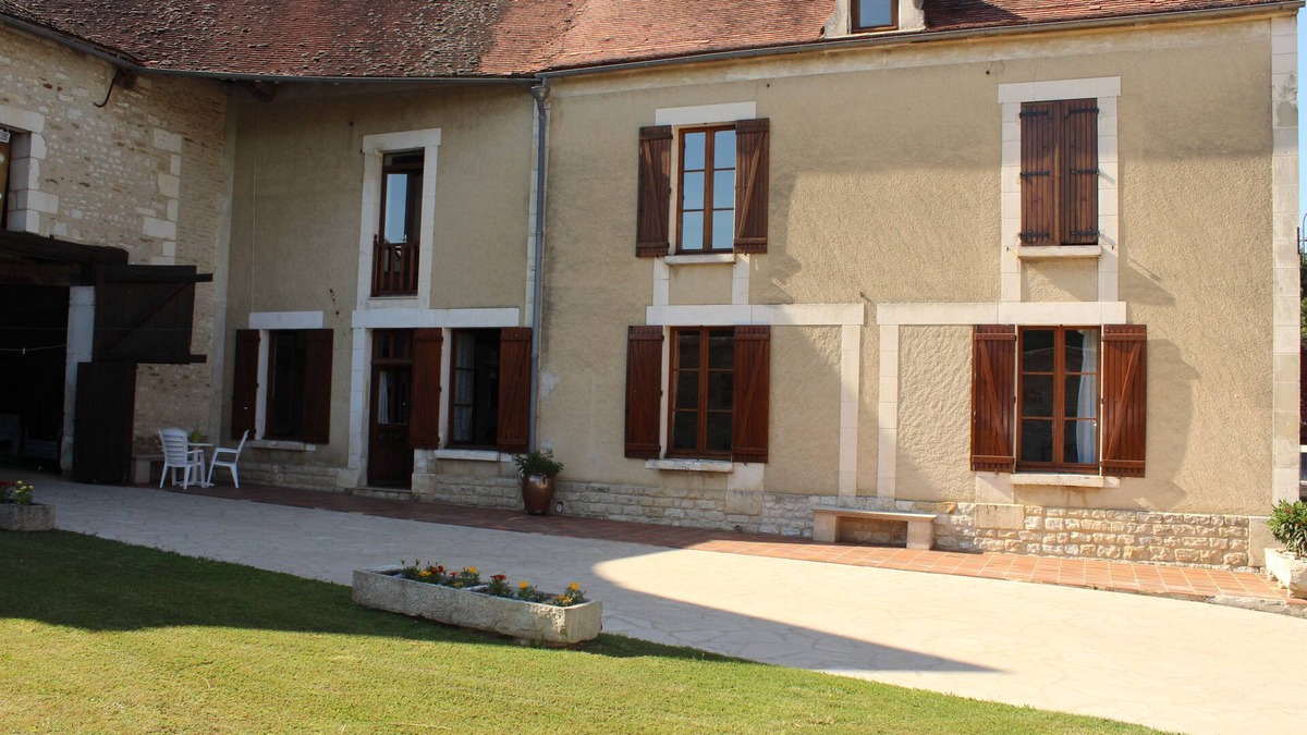 Roffey House | Charming farmhouse with swimming pool all ground floor 100 m2 Week-end 300 €