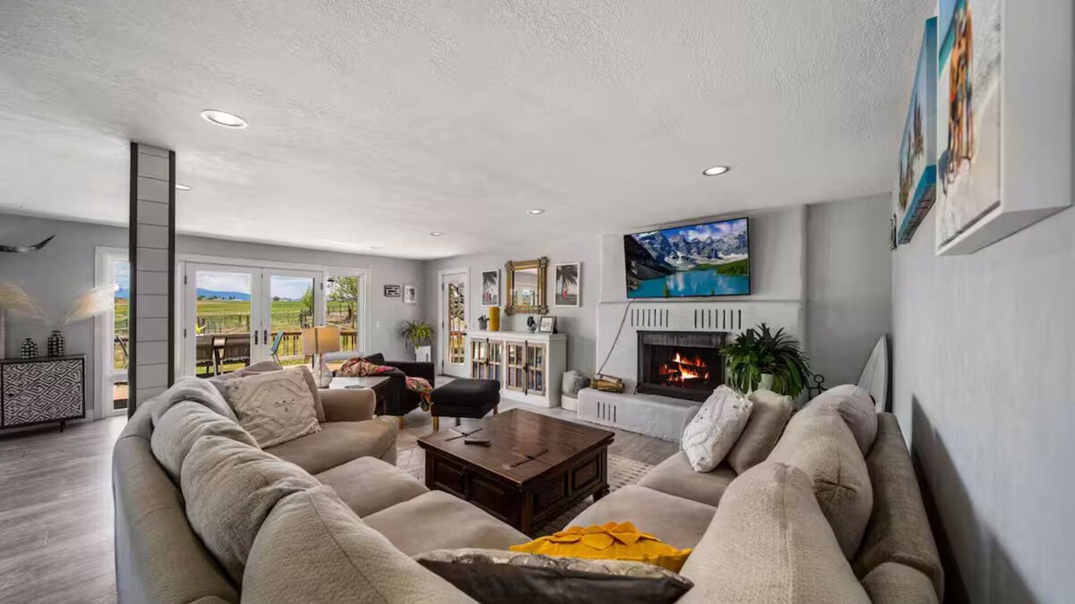 Durango Other | Charming Farmhouse with Mountain Views!