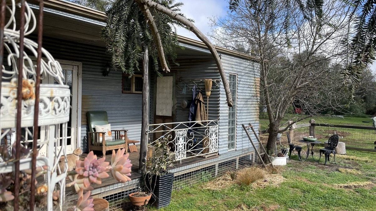 Deniliquin Cabin | Charming Farmstay Deniliquin